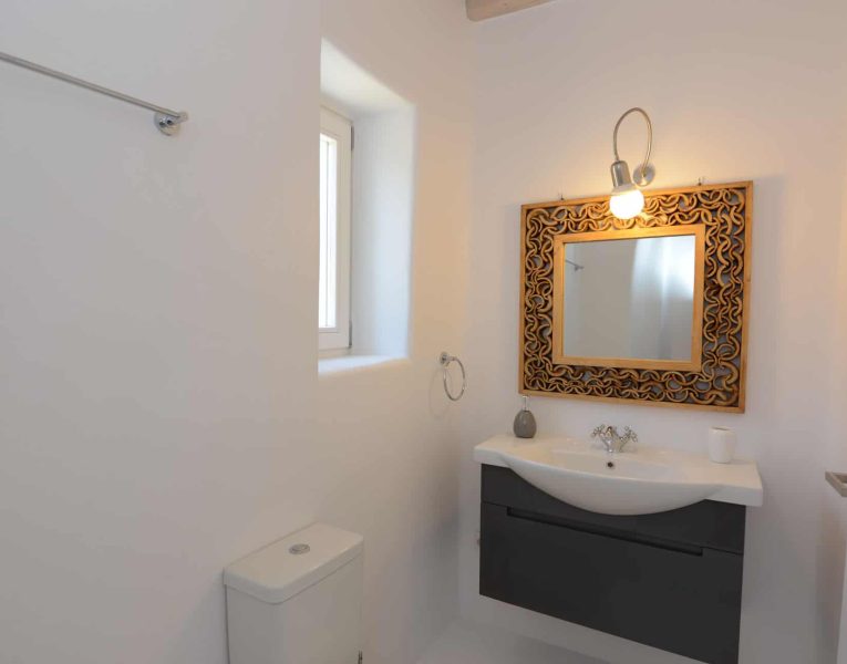 Villa-Tucana-Corfu-by-Olive-Villa-Rentals-upper-floor-bathroom