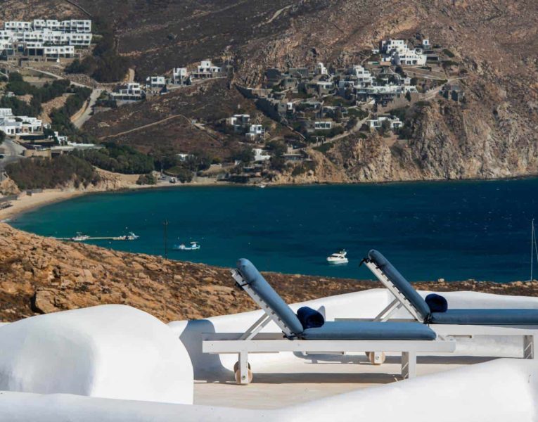 Villa-Myrrini-Mykonos-by-Olive-Villa-Rentals-sunbeds