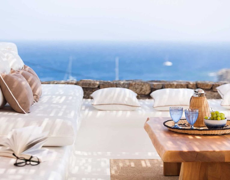 Villa-Etoile-Mykonos-by-Olive-Villa-Rentals-pool-lounge--area