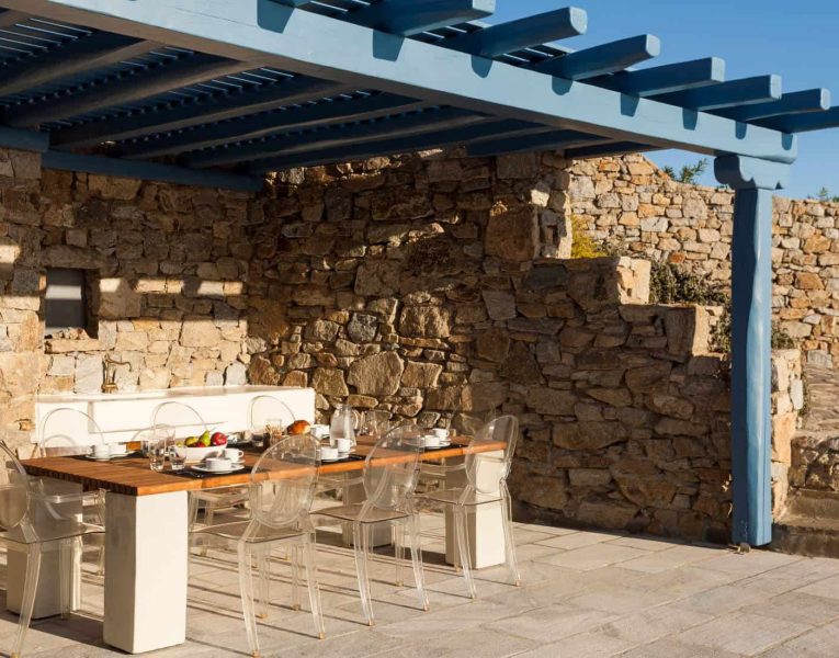 Villa- Julius -Mykonos-by-Olive-Villa-Rentals-lounge-area
