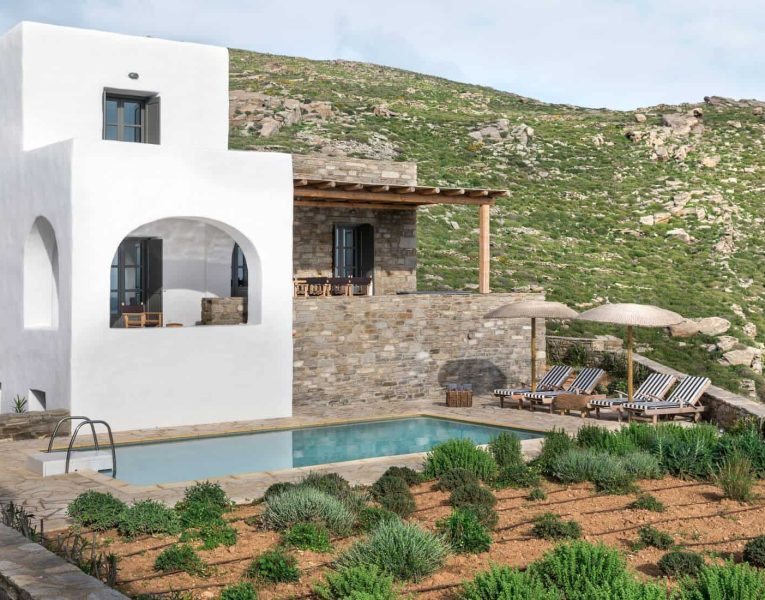 Villa- Cinqo-Paros-by-Olive-Villa-Rentals-exterior