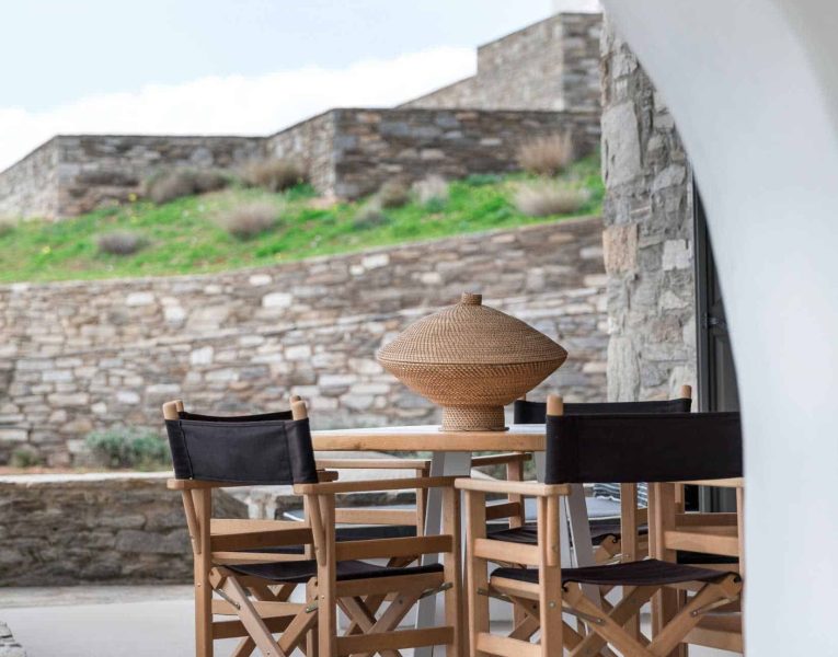 Villa- Cinqo-Paros-by-Olive-Villa-Rentals-balcony
