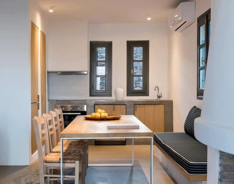 Villa- Cinqo-Paros-by-Olive-Villa-Rentals-dining-room
