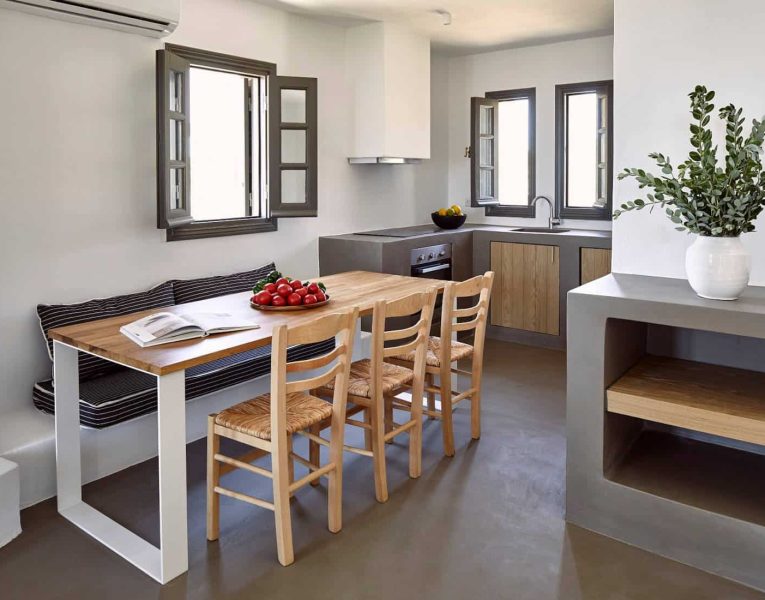 Villa- Cinqo-Paros-by-Olive-Villa-Rentals-dining-room