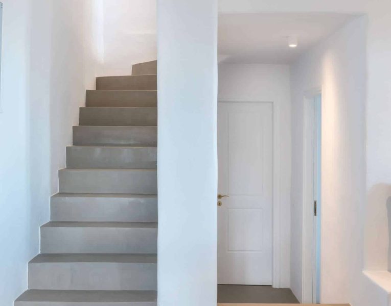 Villa- Cinqo-Paros-by-Olive-Villa-Rentals-stairs