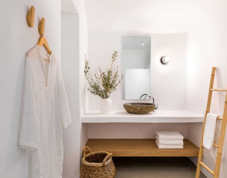 Villa- Cinqo-Paros-by-Olive-Villa-Rentals-bathroom