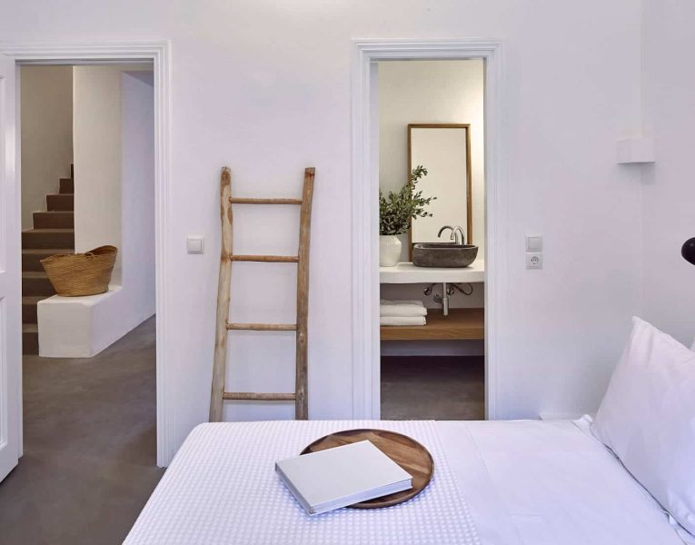 Villa- Cinqo-Paros-by-Olive-Villa-Rentals-bedroom