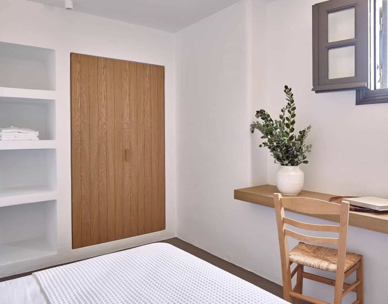 Villa- Cinqo-Paros-by-Olive-Villa-Rentals-bedroom