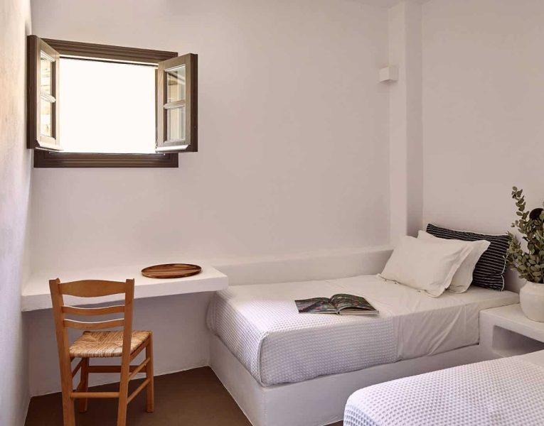 Villa- Cinqo-Paros-by-Olive-Villa-Rentals-bedroom