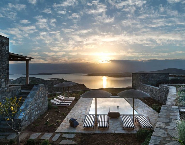 Villa- Cinqo-Paros-by-Olive-Villa-Rentals-pool-area
