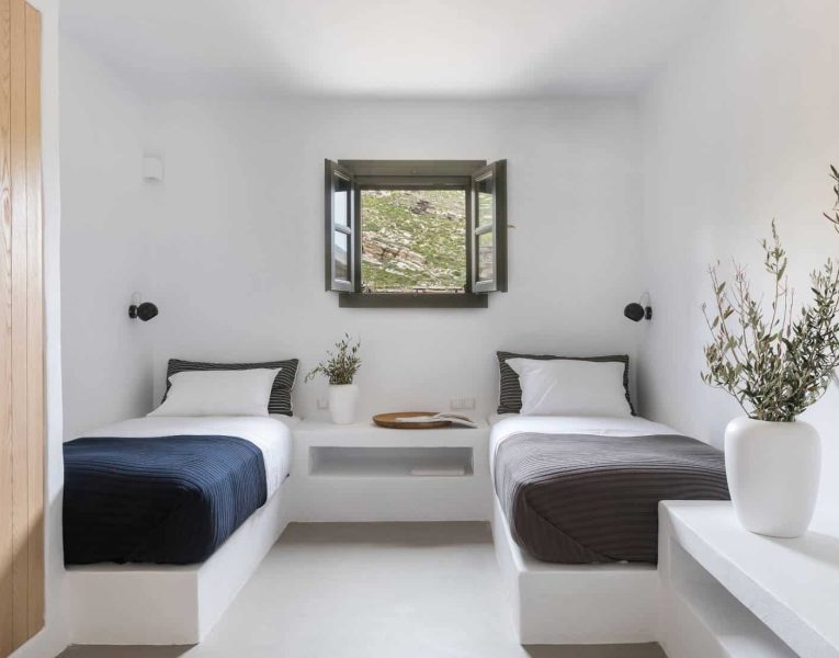 Villa-Quattro-Paros-by-Olive-Villa-Rentals-bedroom