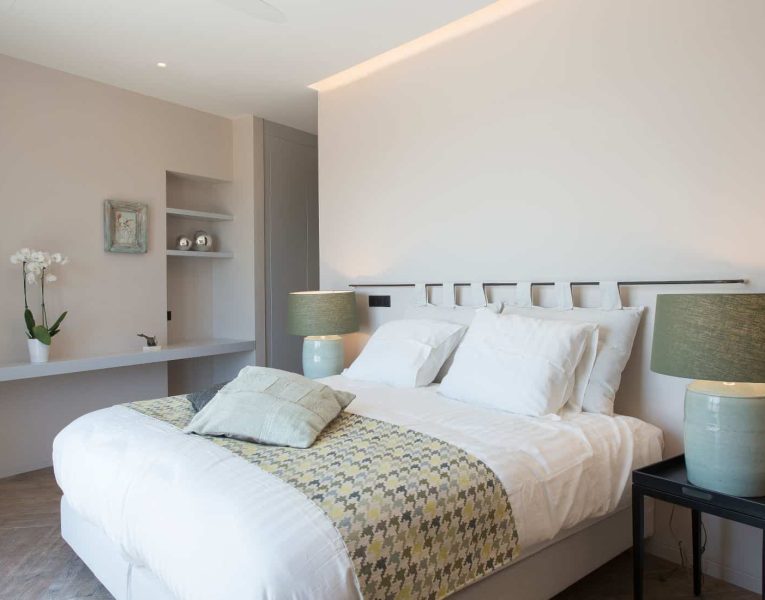 Villa-Rosemary-Pylos-by-Olive-Villa-Rentals-upper-floor-bedroom