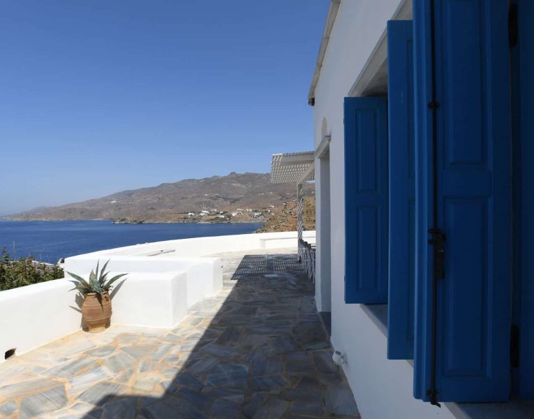 Villa-Lungomare-Tinos-by-Olive-Villa-Rentals-balcony