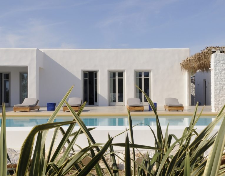 Villa-Apolollonia-Paros-by-Olive-Villa-Rentals-pool-area