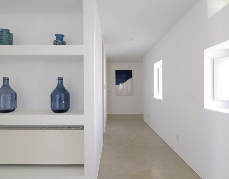 Villa-Apolollonia-Paros-by-Olive-Villa-Rentals-hallway