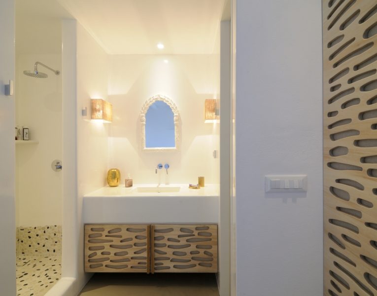 Villa-Apolollonia-Paros-by-Olive-Villa-Rentals-bathroom