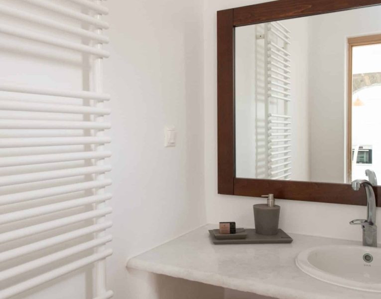 Villa- Coco Complex -Paros-by-Olive-Villa-Rentals-bathroom