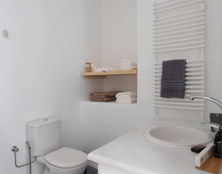 Villa- Coco Complex -Paros-by-Olive-Villa-Rentals-bathroom