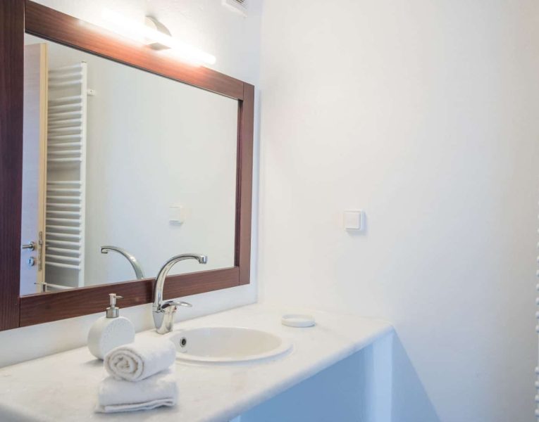 Villa- Coco Complex -Paros-by-Olive-Villa-Rentals-bathroom