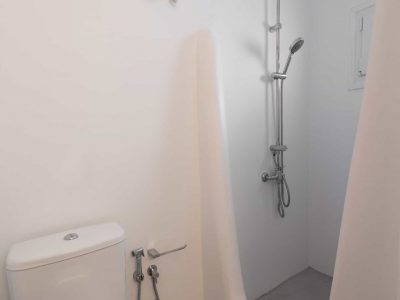 Villa- Coco White -Paros-by-Olive-Villa-Rentals-upper-floor-bathroom