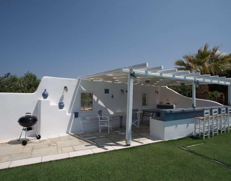 Villa-Intime-Paros-by-Olive-Villa-Rentals-exterior-dining