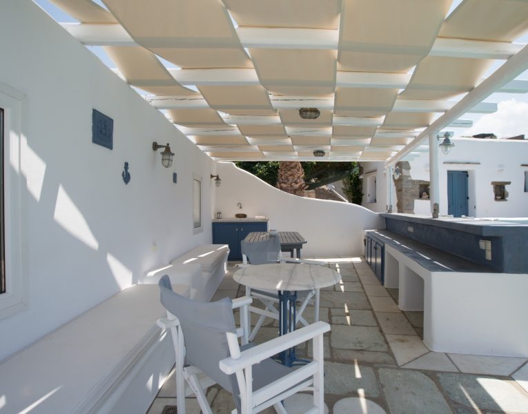 Villa-Intime-Paros-by-Olive-Villa-Rentals-exterior-dining-area