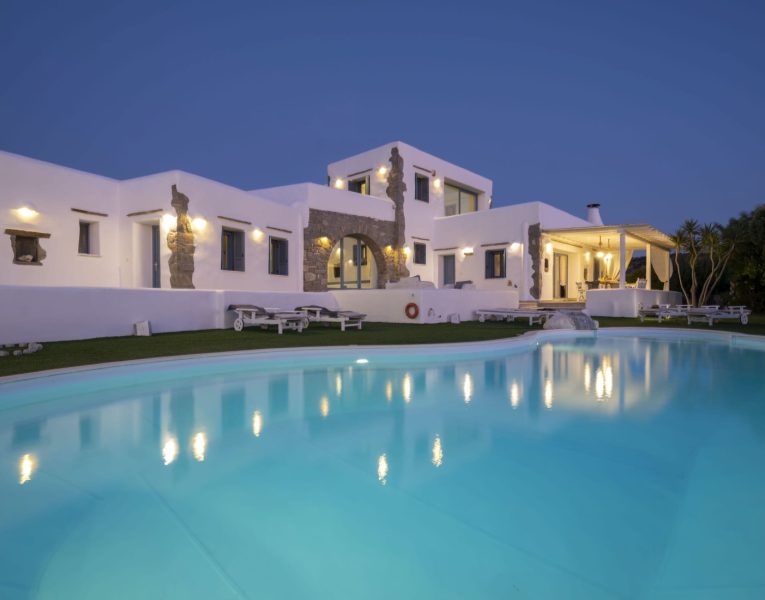 Villa-Intime-Paros-by-Olive-Villa-Rentals-night-prioperty