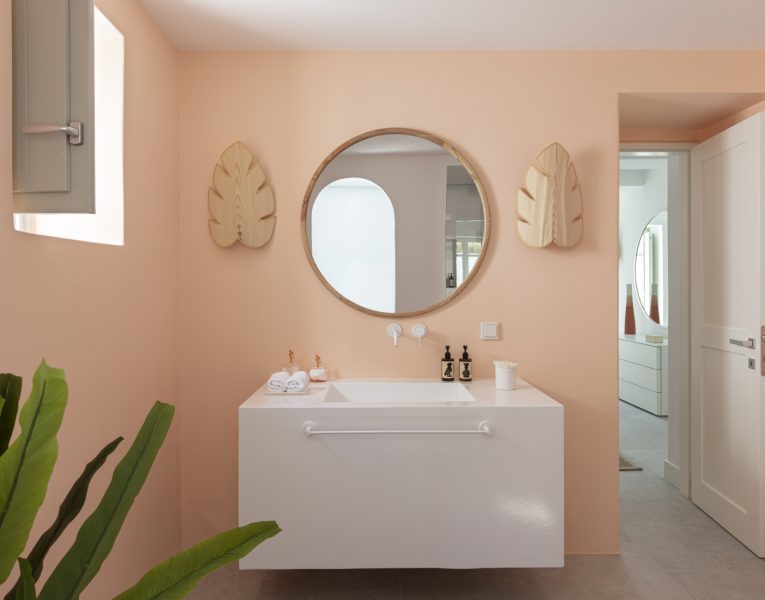 Villa-Skyness-Paros-by-Olive-Villa-Rentals-bathroom