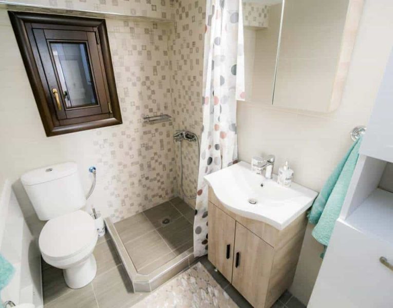 Villa-Palma-Pelion-by-Olive-Villa-Rentals-bathroom-lower-floor