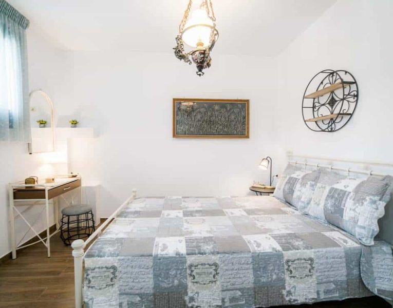 Villa-Palma-Pelion-by-Olive-Villa-Rentals-bedroom-lower-floor