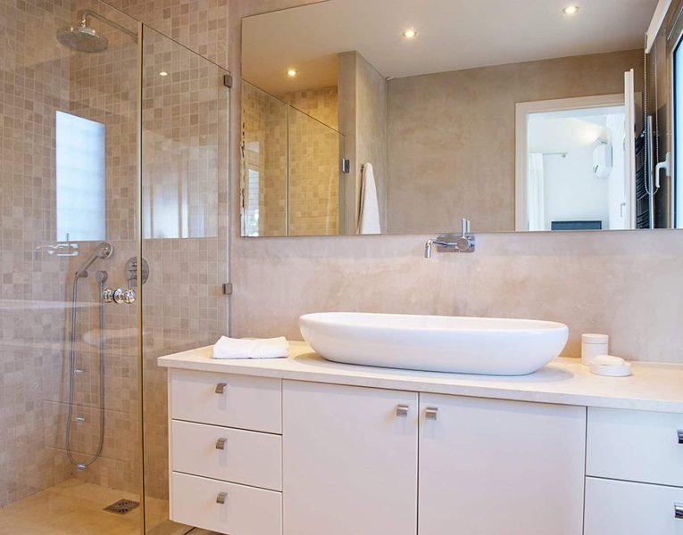 Villa- Cilegia-Porto Heli-by-Olive-Villa-Rentals-bathroom-upper-floor