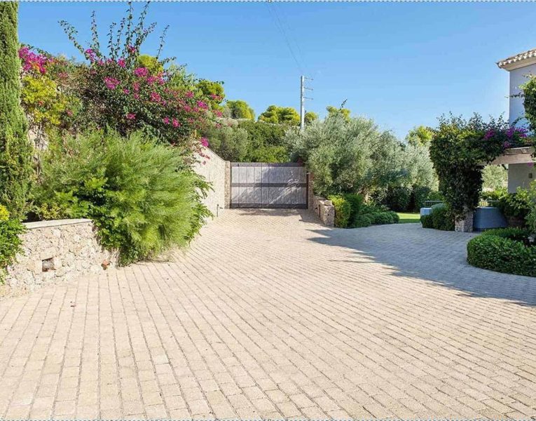 Villa- Cilegia-Porto Heli-by-Olive-Villa-Rentals-property-entrance
