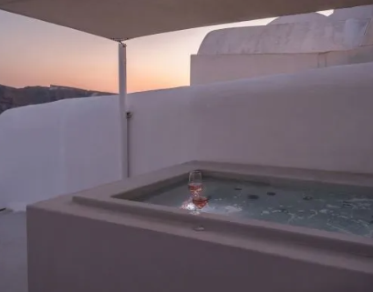 Villas-Santorini-Olive Villa Rentals-Villa Cylia-jacuzzi