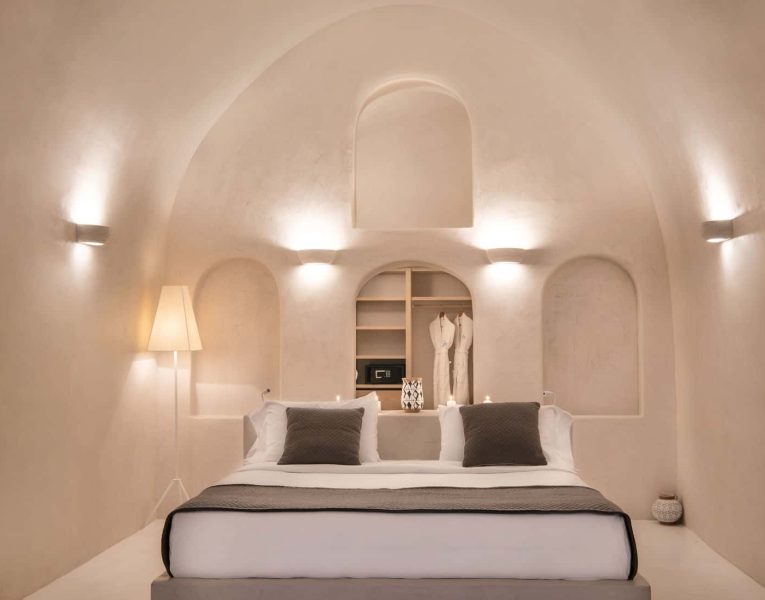 Villa-Fleur-Santorini-by-Olive-Villa-Rentals-bedroom