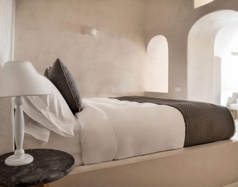 Villa-Fleur-Santorini-by-Olive-Villa-Rentals-bedroom