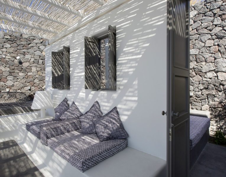 Erosantorini, an exquisite villa by Olive Villa Rentals