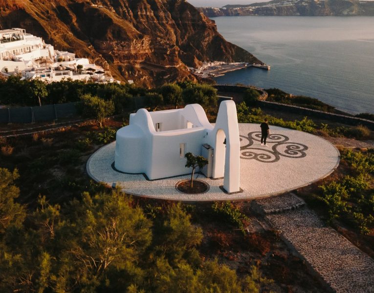 Erosantorini, an exquisite villa by Olive Villa Rentals