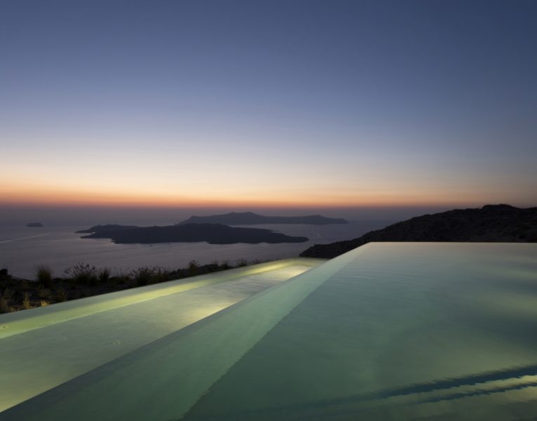 Erosantorini, an exquisite villa by Olive Villa Rentals