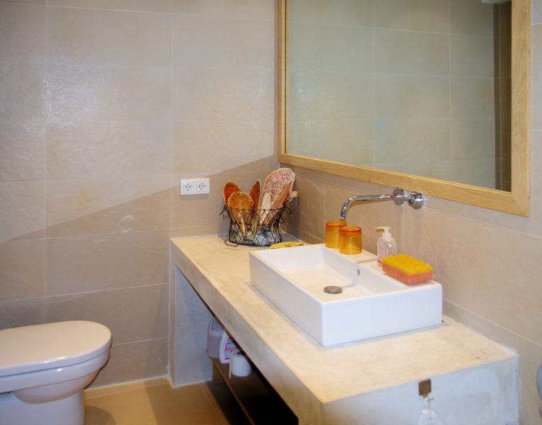 Villa-Breeze-Skopelos-by-Olive-Villa-Rentals-bathroom