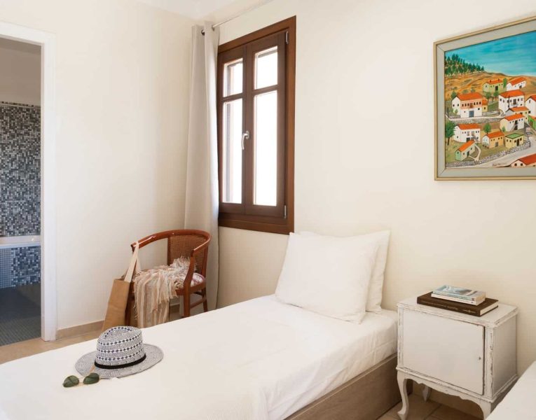 Villa- Blossom-Spetses-by-Olive-Villa-Rentals-bedroom