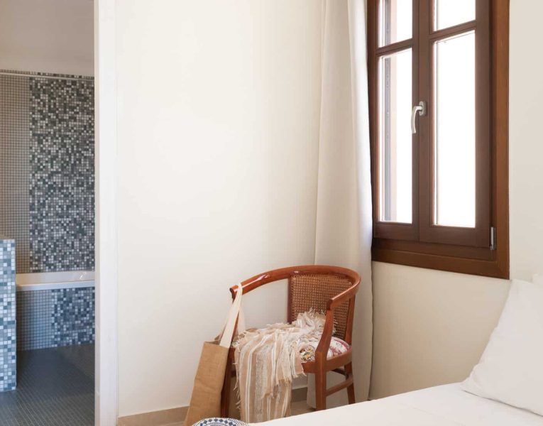Villa- Blossom-Spetses-by-Olive-Villa-Rentals-bedroom
