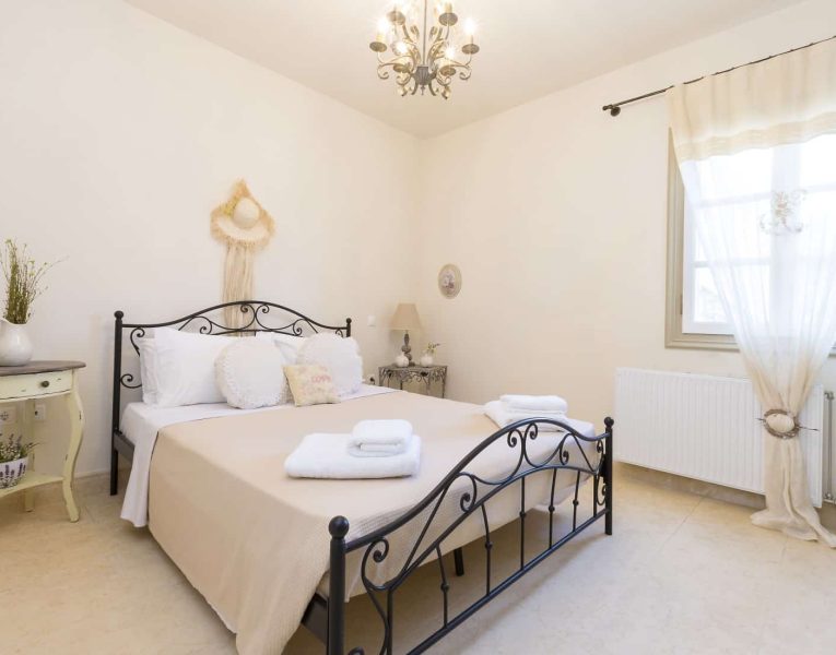 Villa- Lilium -Spetses-by-Olive-Villa-Rentals-lower-level-bedroom