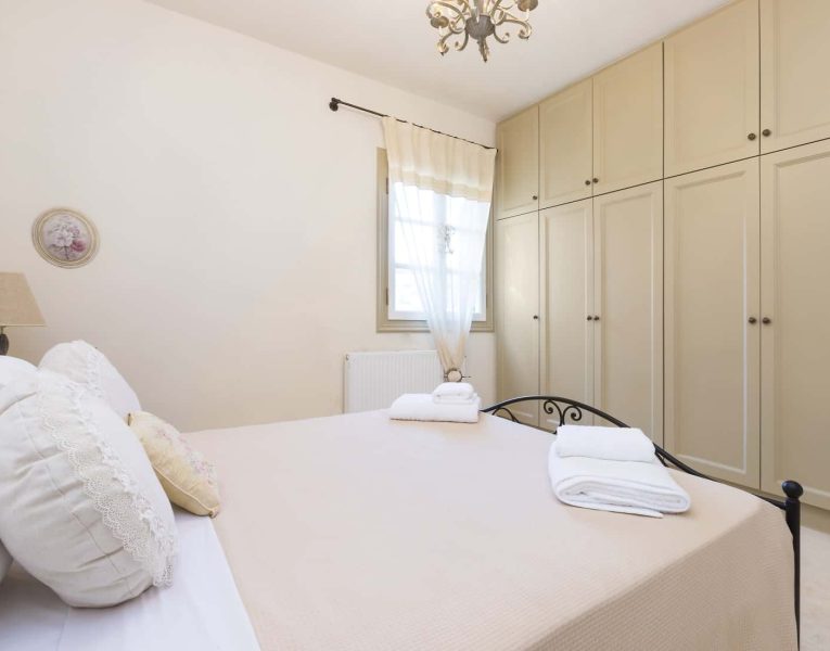 Villa- Lilium -Spetses-by-Olive-Villa-Rentals-lower-level-bedroom