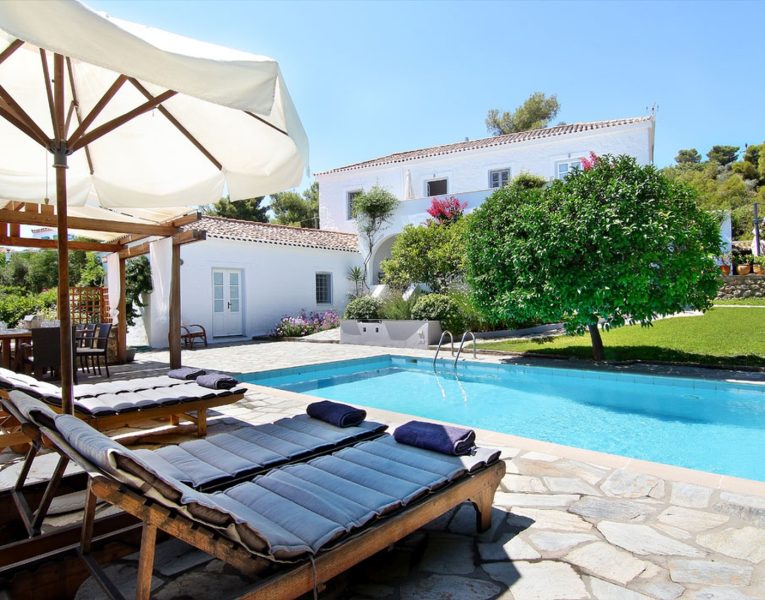 Villa-Sparkle-Spetses-by-Olive-Villa-Rentals-pool-area