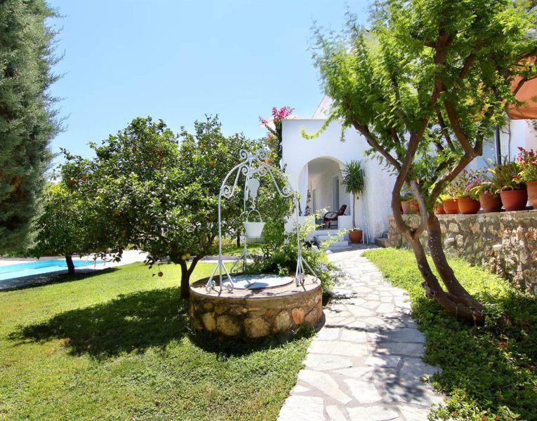 Villa-Sparkle-Spetses-by-Olive-Villa-Rentals-garden