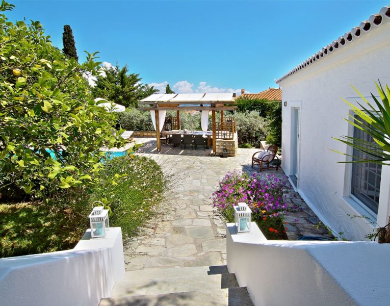 Villa-Sparkle-Spetses-by-Olive-Villa-Rentals-exterior-dining