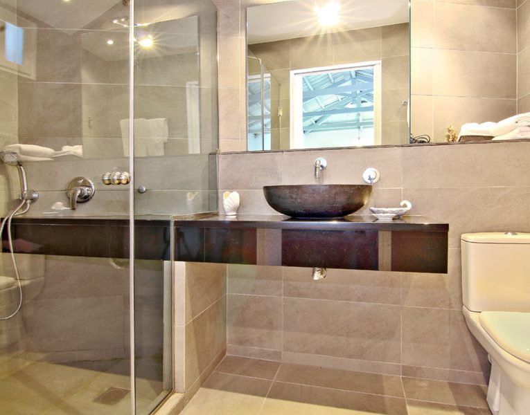 Villa-Sparkle-Spetses-by-Olive-Villa-Rentals-bungalow-bathroom