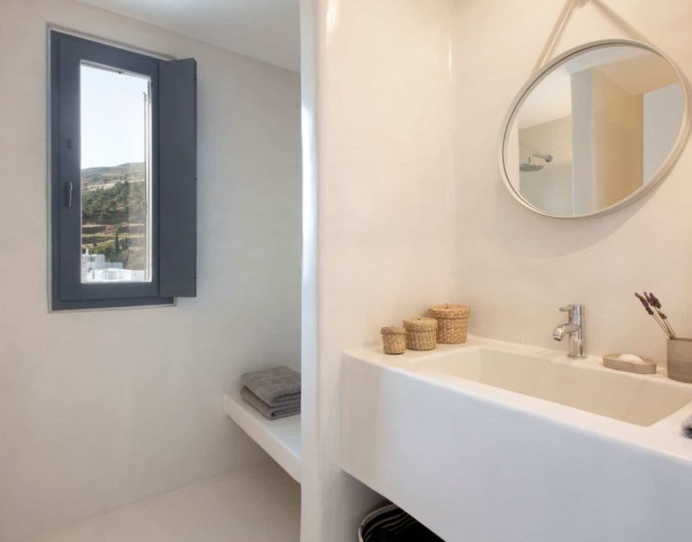 Villa- Serendipity-Tinos-by-Olive-Villa-Rentals-bathroom
