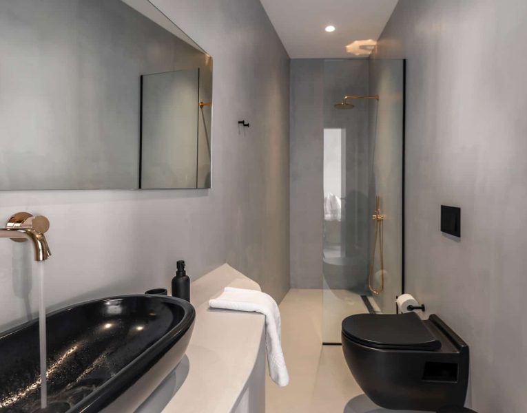 Villa- Isolde-Kea-by-Olive-Villa-Rentals-lower-level-suite-1-bathroom