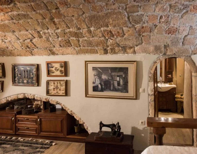 Catello Malvazia in Monemvasia, living room, by Olive Villa Rentals